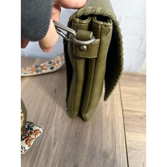 Montana West Crossbody CC Purse - Picture 3 of 8